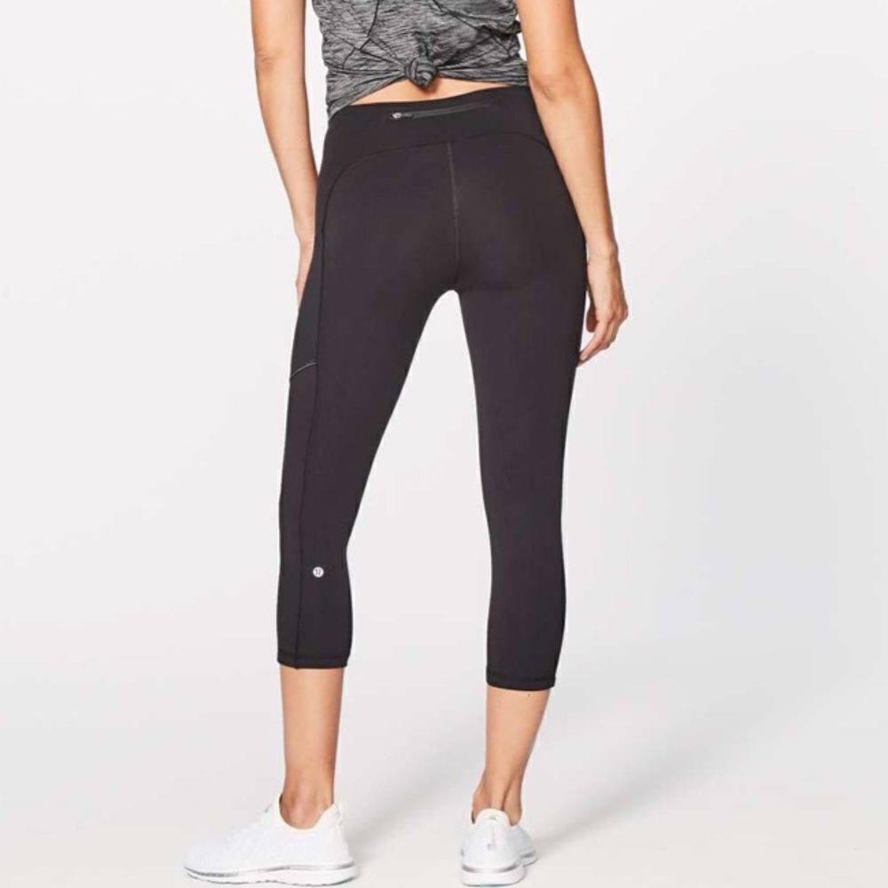 Lululemon Speed Up Crop (21")
Black